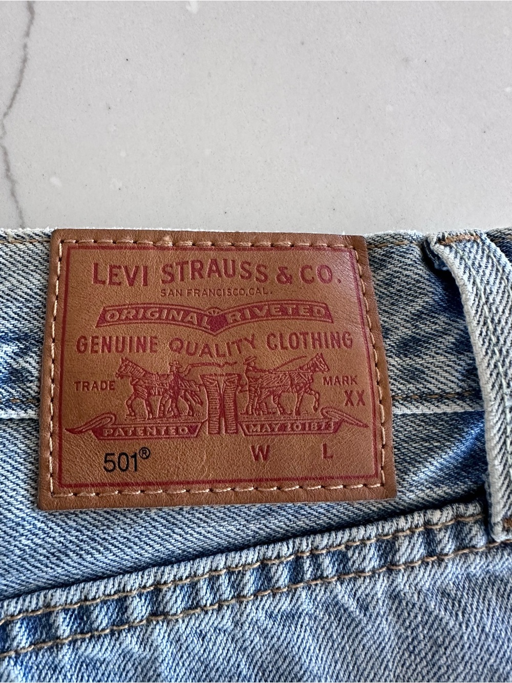 Levi's 501 Mid Rise Denim Shorts Button Fly 100% Cotton Cutoff Womens 32 NWTs - Picture 6 of 16